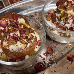 A picture of Shahi tukray pots.
