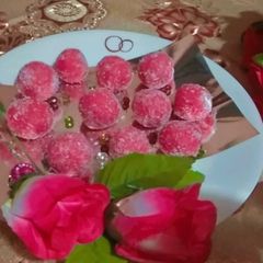 A picture of Nariyal ladoo.