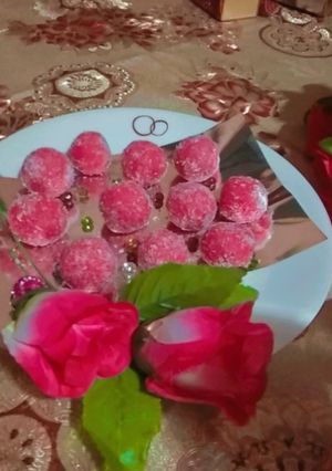 A picture of Nariyal ladoo.