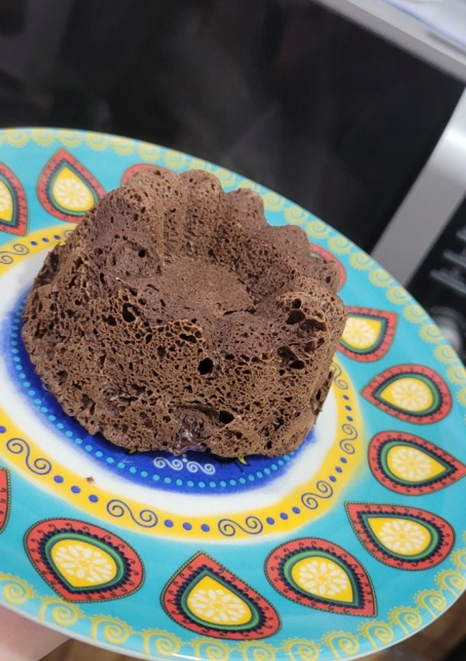 Una foto de Tortita de chocolate en microondas 🍎♡