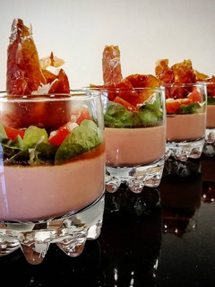 Una foto de Insalata di panna cotta haya barbabietola