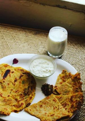 A picture of Besan Lachha Paratha.