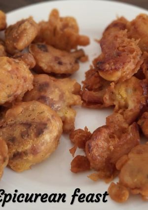 A picture of Gobi pakora Cauliflower fritters.