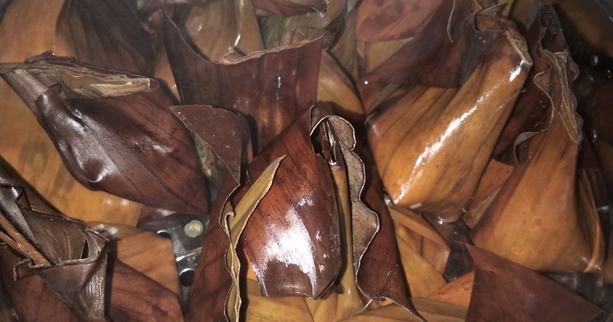 Tum (pepes) ayam suwir bumbu megenep
