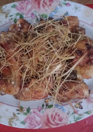 Hình của món Cánh gà chiên nước mắm xóc bơ tỏi.