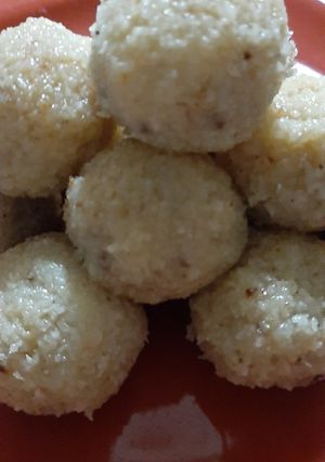 A picture of Coconut sandesh.
