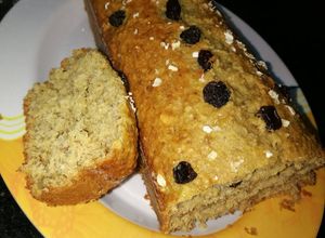 Una foto de Budín de avena, manzana + banana y jugo de naranja.. Bien fit