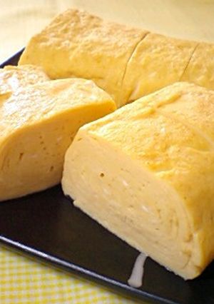 A picture of Kyoto-Style Fluffy Dashi Tamagoyaki (Japanese Rolled Omelet).