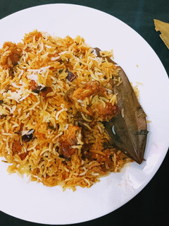 ஹைதராபாத் சிக்கன் தம் பிரியாணி(hydrebadi chicken dum biryani recipe in tamil) செய்முறை முக்கிய புகைப்படம்