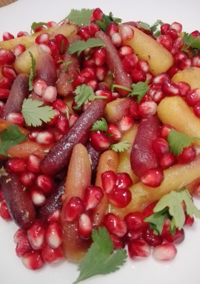 Una foto de Ensalada multicolor de zanahorias al horno glaseadas con miel