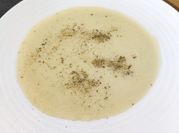 Una foto de sopa de puerros