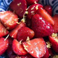A picture of Balsamic strawberries 🍓.