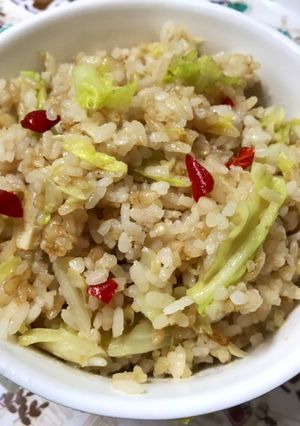 👩🏻‍🍳簡易高麗菜炒飯 的食譜成品照片