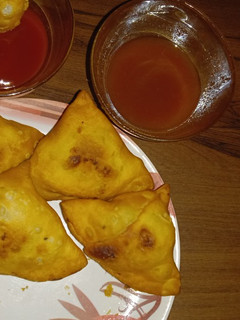 સમોસા (Samosa Recipe In Gujarati) રેસીપી મુખ્ય ફોટો