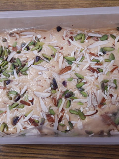 मिल्क पाउडर बर्फी (Milk powder barfi recipe in hindi) रेसिपी मुख्य फोटो