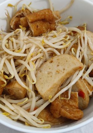 A picture of Sambal bean sprouts with fish cake and fried tofu puff.