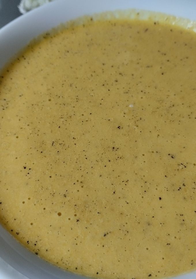Una foto de Salsa de pimentón amarillo y queso crema🫑🥕🧀