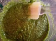 Una foto de pesto perejil