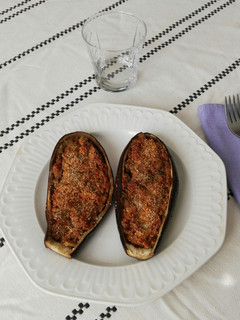 Una foto de Berenjenas rellenas con tofu ahumado
