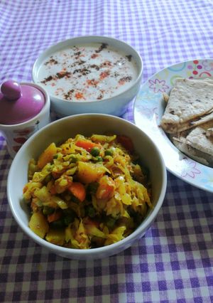 A picture of Cabbage dry curry and raita.