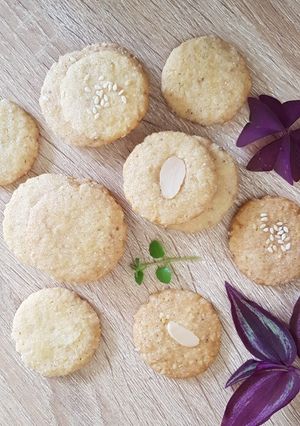 Foto resep Butter Kukis Koin Almond Wijen (kue Lebaran)