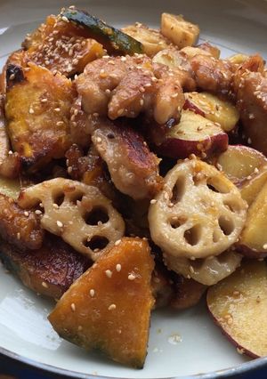 A picture of Japanese sweet and sour Chicken with Vegetables.