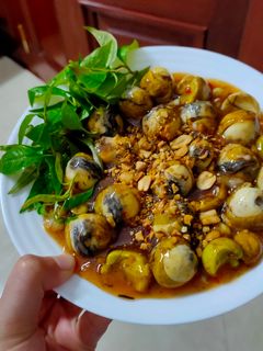 Hình của món Cút lộn xào me.