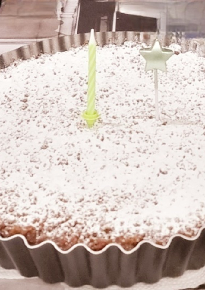 Una foto de Torta de ricota y chocolinas (con toque de dulce de leche😋)