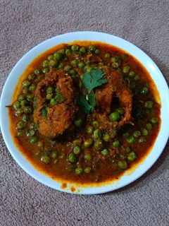 मटर वाली फिश करी (Matar wali fish curry recipe in Hindi) रेसिपी मुख्य फोटो