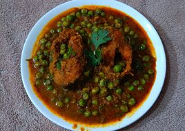 मटर वाली फिश करी (Matar wali fish curry recipe in Hindi)