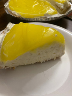 A picture of Layered lemon pie.