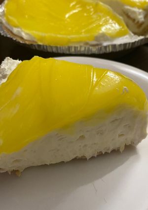 A picture of Layered lemon pie.