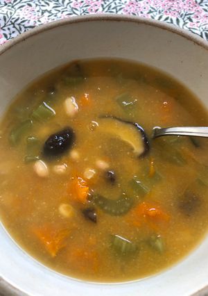A picture of White bean and vegetable soup - vegan.