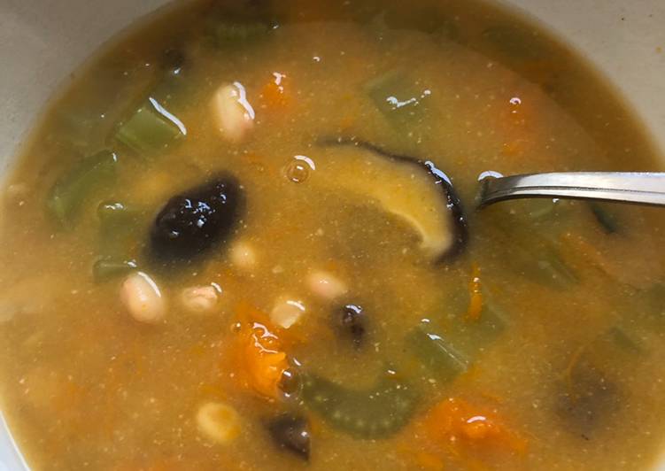 Learn How To White bean and vegetable soup - vegan