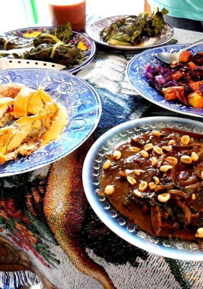 Una foto de Mole de cacahuate correa para romeritos