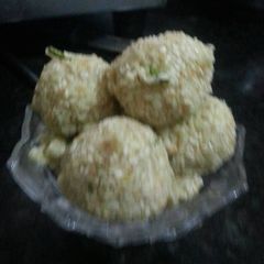 A picture of Til mawa ladoo.