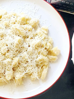 Sajtos núdli recept fotója