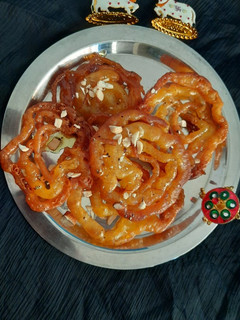 જલેબી (Jalebi recipe in gujarati) રેસીપી મુખ્ય ફોટો