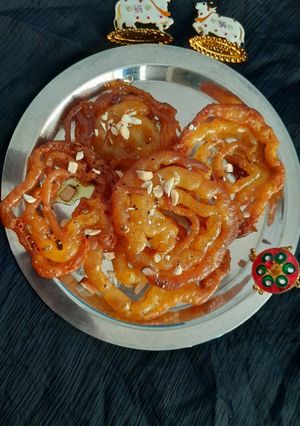 જલેબી (Jalebi recipe in gujarati) રેસીપી મુખ્ય ફોટો