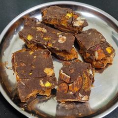 A picture of Khajoor chocolate mithai.