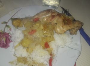 Una foto de Pollo Con Savora y Condimentos