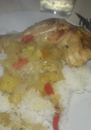 Una foto de Pollo Con Savora y Condimentos