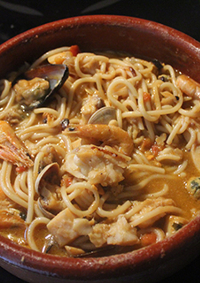 Una foto de Fideos rápidos con pescado