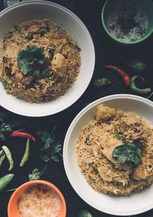A picture of Chicken pulao.