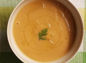 Una foto de Crema de moniatos / boniatos con patata y cebolla