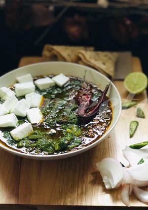 A picture of Palak Paneer.