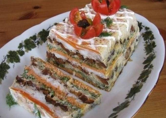 Закусочный рыбный торт «Наполеон» из коржей