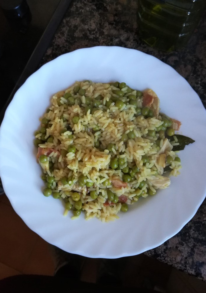 Una foto de Arroz al curry con guisantes