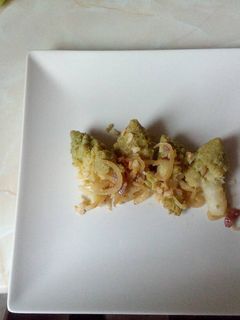 Una foto de Romanescu con jamón 