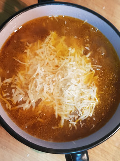 Una foto de Sopa de cebolla. "prisa"